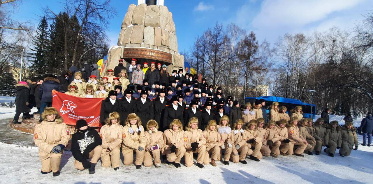 Юнармейцы и кадеты города Новокузнецка присоединились к патриотической акции «Красный тюльпан»